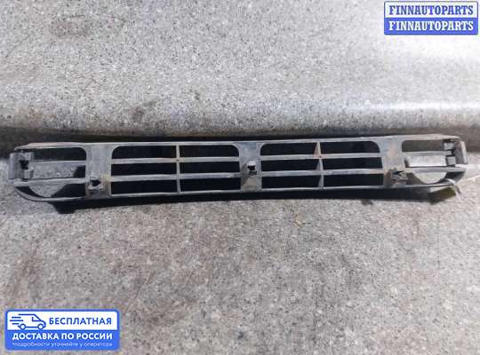 Решетка (заглушка) бампера на Audi A6 (C4)