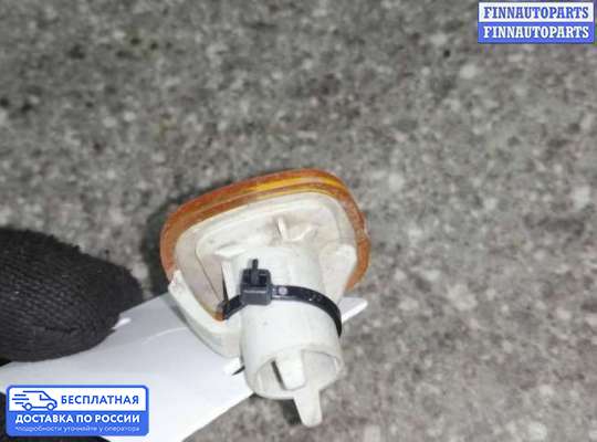 Повторитель поворота в крыло на Audi A6 (C4)