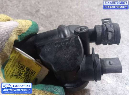 Фланец (тройник) системы охлаждения на Volkswagen Caddy III (2K)