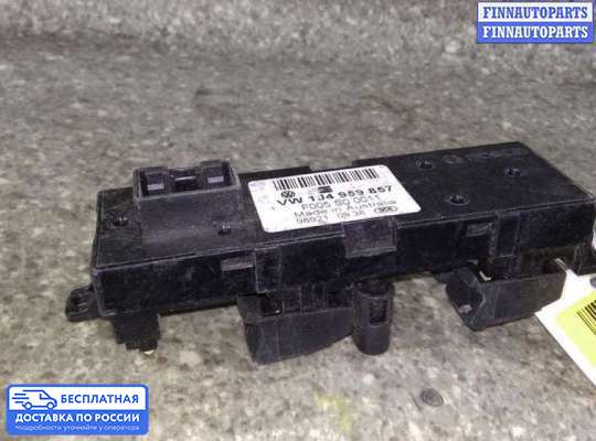 Блок управления стеклоподъёмниками на Volkswagen Golf IV (1J)