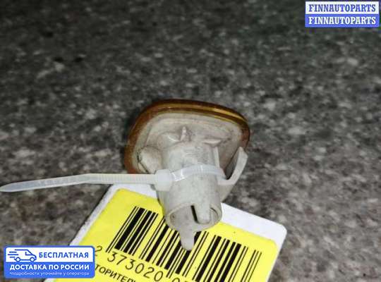 Повторитель поворота в крыло на Audi A6 (C4)