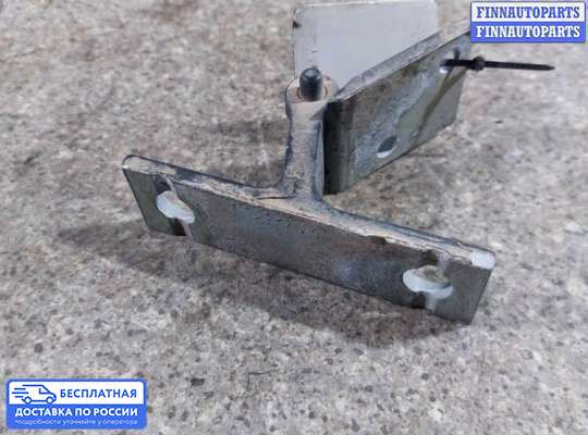 Петля двери на Audi A6 (C4)