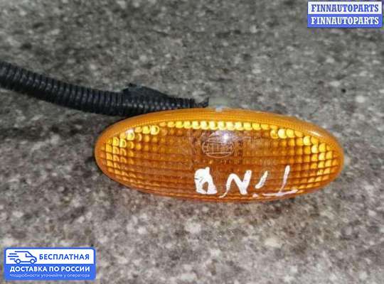 Повторитель поворота в крыло на Nissan Tino V10