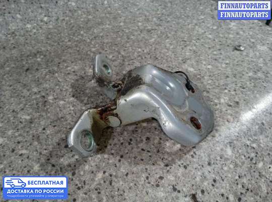 Петля двери на Mazda Premacy