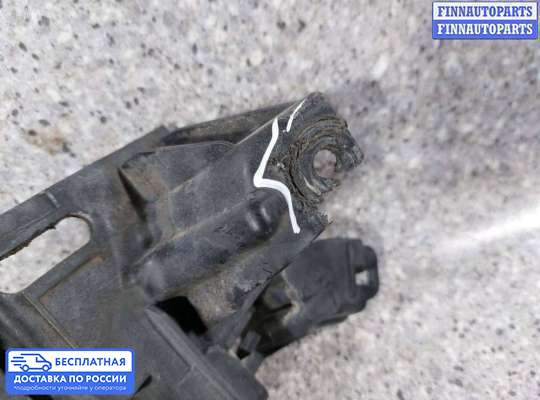 Кронштейн бампера на Peugeot 307