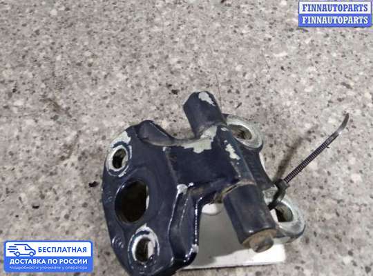 Петля двери на Mercedes-Benz E (W210)