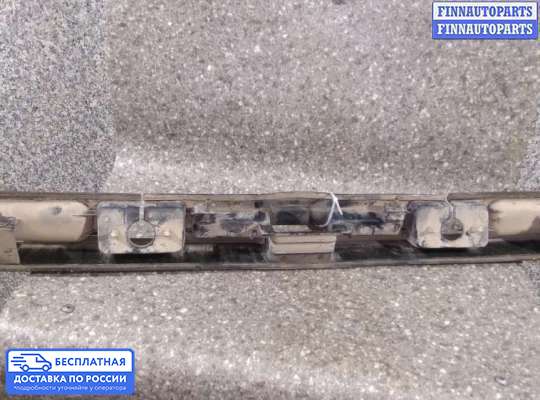 Планка подсветки номера на Nissan Primera (P11)