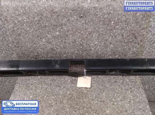 Планка подсветки номера на Nissan Primera (P11)