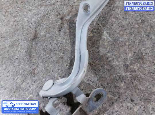 Петля капота на Toyota Vitz P9