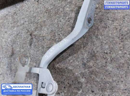 Петля капота на Toyota Vitz P9