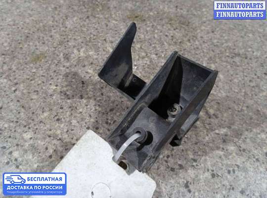 Кронштейн бампера на Toyota Avensis I (T220)