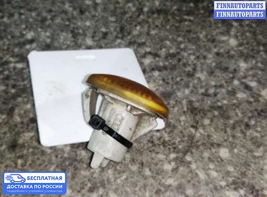 Повторитель поворота в крыло на Audi A6 (C4)