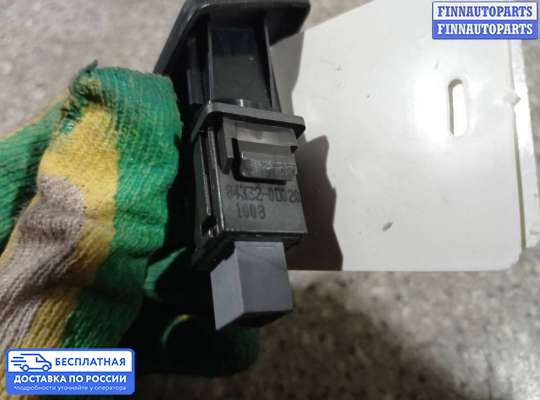 Кнопка аварийной остановки на Toyota Vitz P9