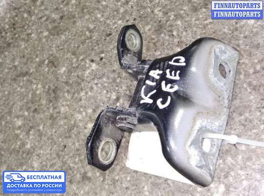 Петля двери на Kia Ceed I (ED)