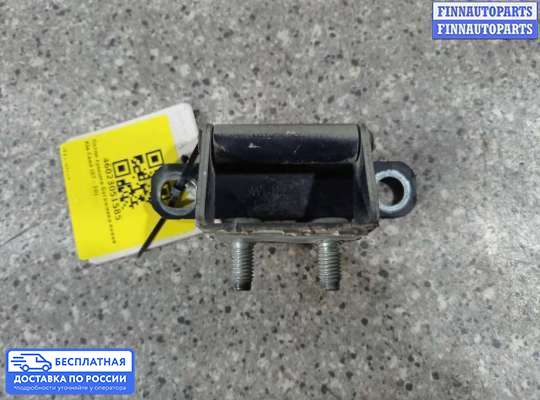 Петля крышки багажника на Kia Ceed I (ED)