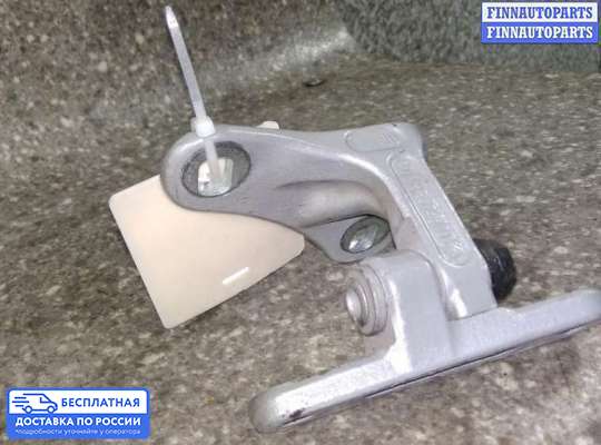 Петля двери на Mercedes-Benz C (W203)