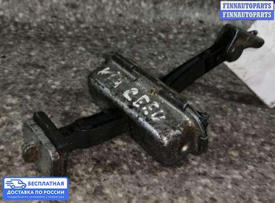 Ограничитель двери на Kia Ceed I (ED)