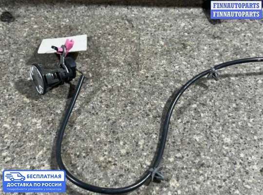 Замок боковой двери на Nissan Primera (P11)