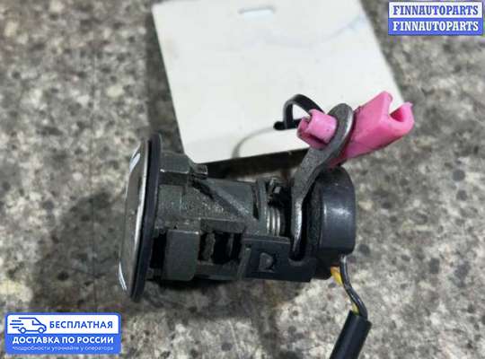 Замок боковой двери на Nissan Primera (P11)