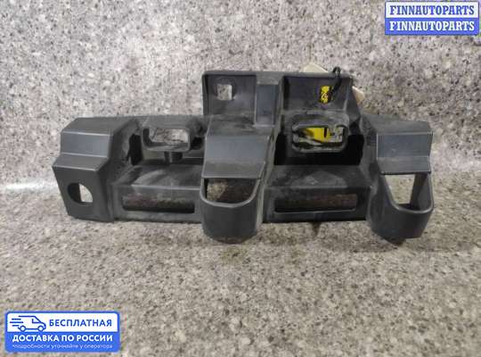 Кронштейн фары на Renault Scenic III