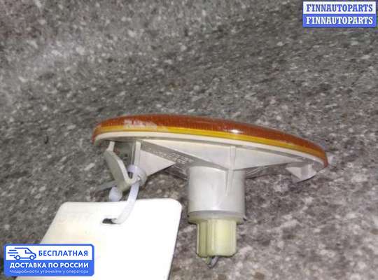 Повторитель поворота в крыло на Nissan Tino V10