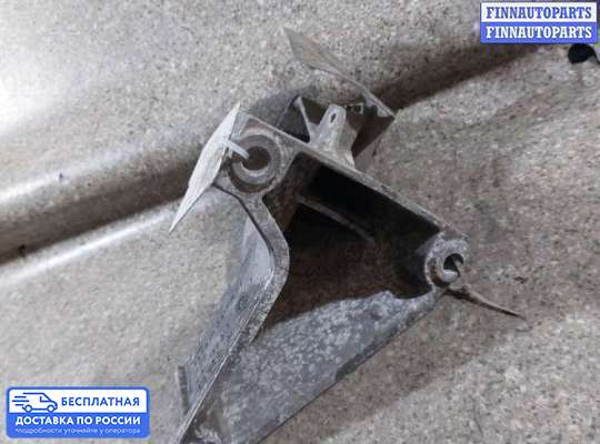 Кронштейн ДВС (лапа) на Audi A6 (C4)