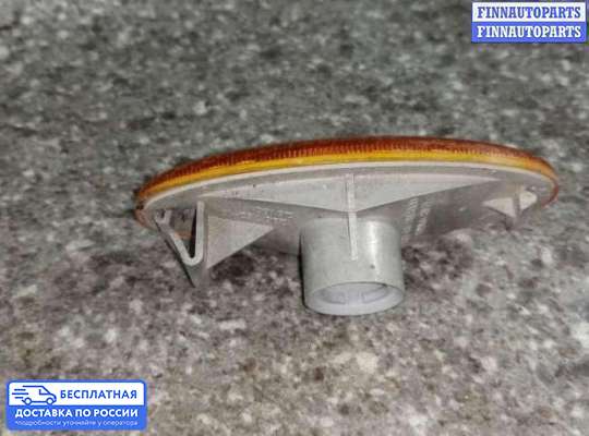 Повторитель поворота в крыло на Nissan Tino V10