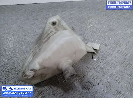 Бачок омывателя на Nissan Tino V10