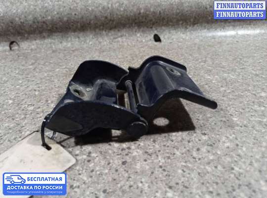 Петля крышки багажника на Chrysler Voyager IV (RG)