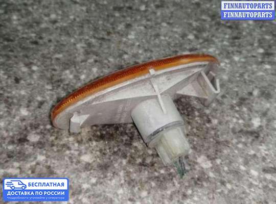 Повторитель поворота в крыло на Nissan Tino V10