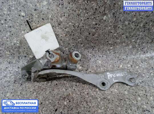 Петля капота на Mazda Premacy