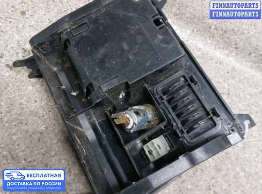 Пепельница на Mercedes-Benz E (W210)