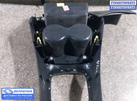 Консоль салона на Toyota Yaris P13