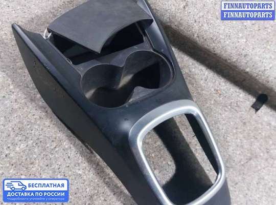 Консоль салона на Toyota Yaris P13