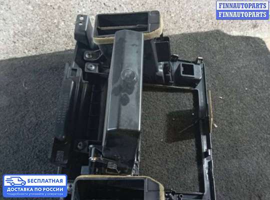 Рамка магнитолы на Nissan Tiida I (C11)