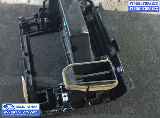 Рамка магнитолы на Nissan Tiida I (C11)