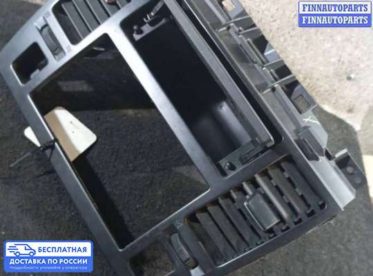 Рамка магнитолы на Nissan Tiida I (C11)