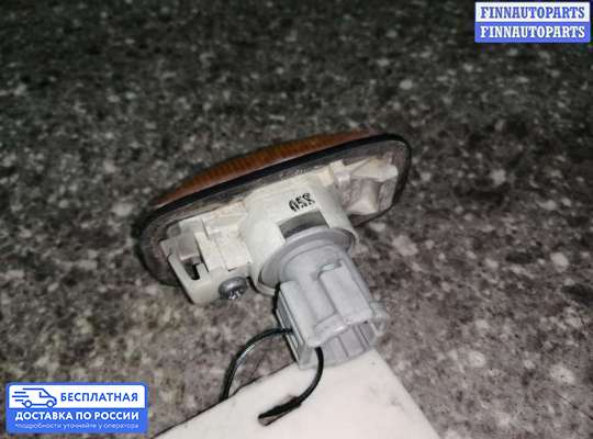 Повторитель поворота в крыло на Nissan Maxima QX II (A32)