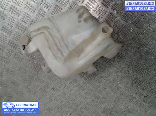Бачок омывателя на Nissan Tino V10