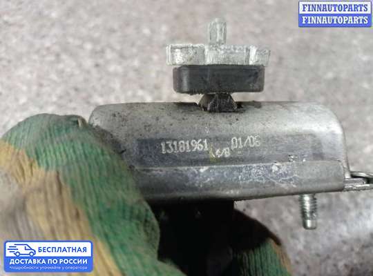 Ограничитель двери на Opel Corsa D