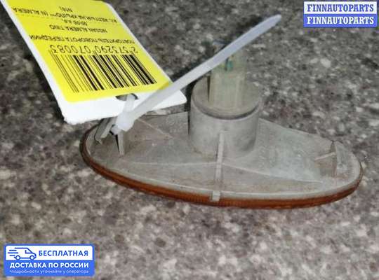 Повторитель поворота в крыло на Nissan Tino V10