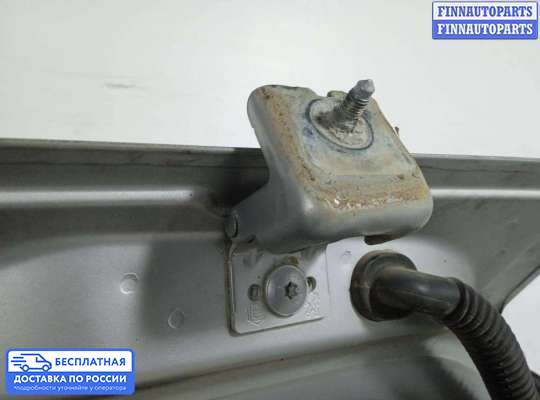Петля крышки багажника на Peugeot 207