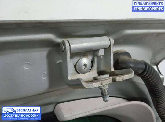 Петля крышки багажника на Peugeot 207