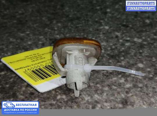 Повторитель поворота в крыло на Audi A6 (C4)