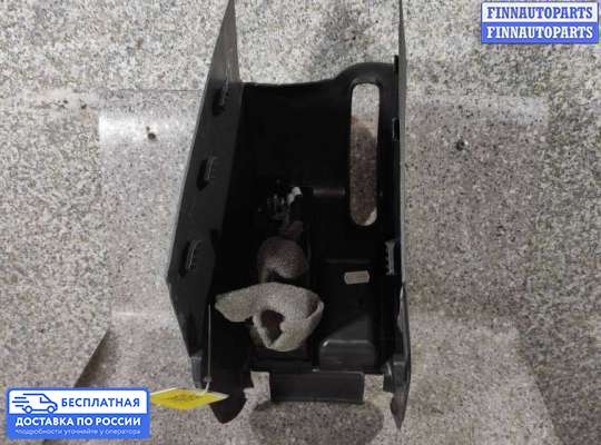 Подлокотник на Volkswagen Golf V (1K)