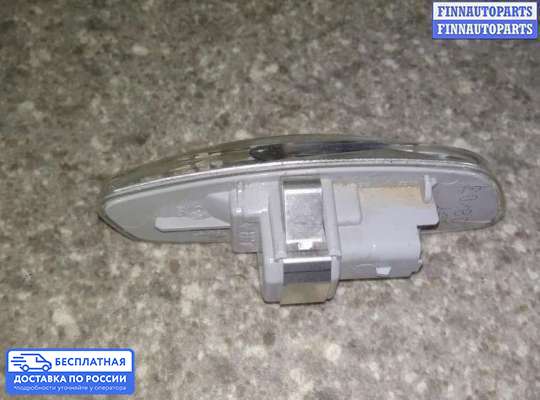 Повторитель поворота в крыло на Peugeot 207