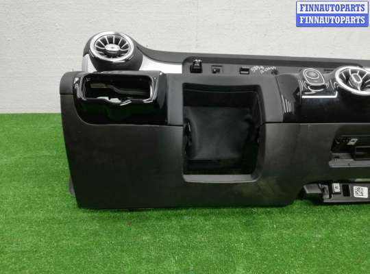 Панель передняя салона (Торпедо) на Mercedes-Benz A (W177)
