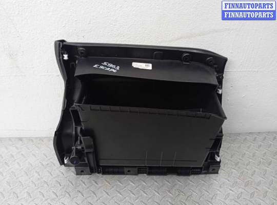 Бардачок (вещевой ящик) на Ford Escape IV / Kuga III
