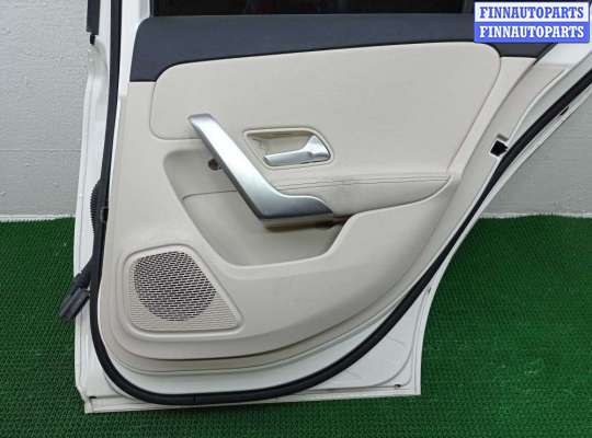 Стекло боковое двери на Mercedes-Benz A (W177)