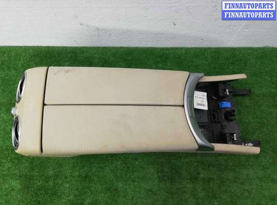 Подлокотник на Mercedes-Benz C (W205)